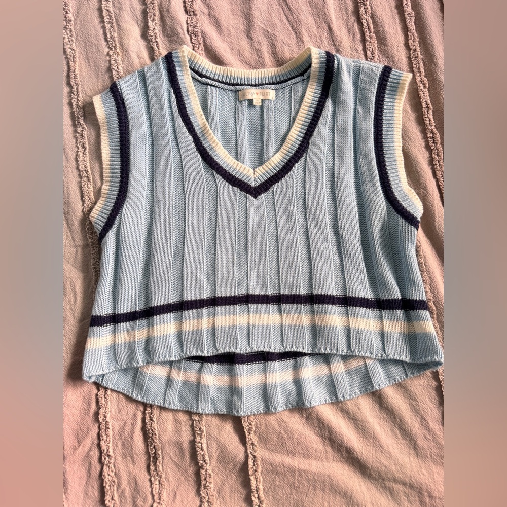 V-Neck Knit Cropped Top Ultra Flirt Vest Size M